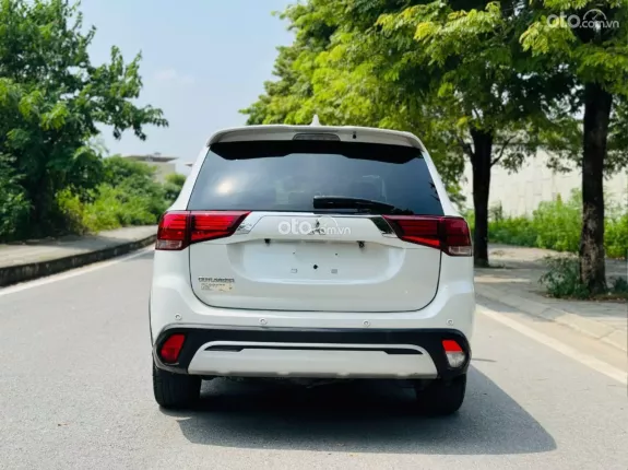 Mitsubishi Outlander 2.0 CVT Premium 2021 - Đủ hồ sơ sang tên, giá tốt thương lượng