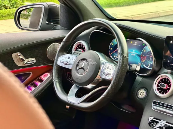 Mercedes-Benz GLC 300 4Matic V1 2022 - Bao check xe thoải mái