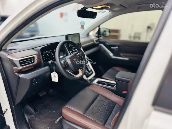 Toyota Innova Cross Xăng 2024 - Xe lướt như mới, ODO chỉ 23.000 km