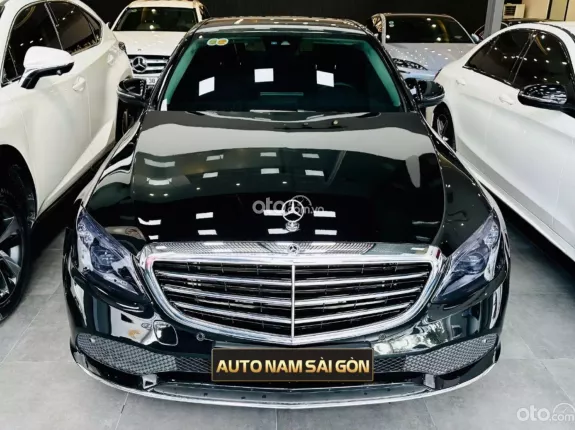 Mercedes-Benz C200 Exclusive 2020 - Xe sang trọng màu đen nội thất đen