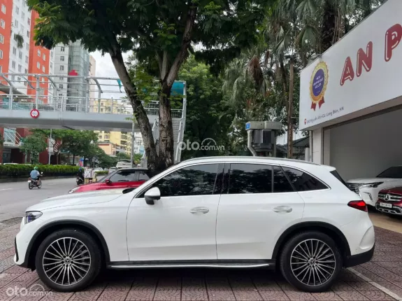 Mercedes-Benz GLC 300 2023 - Chủ đi siêu ít