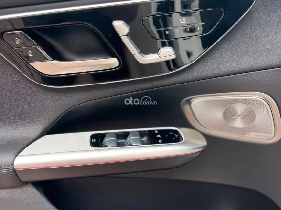 Mercedes-Benz GLC 300 2023 - Chủ đi siêu ít
