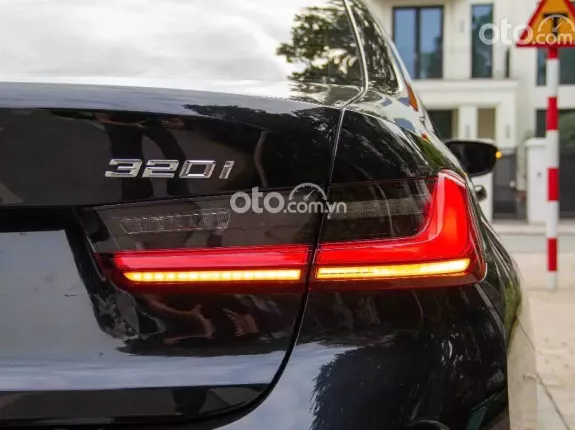 BMW 320i Sport Line 2022 - Full black cực ngầu