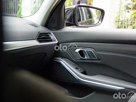 BMW 320i Sport Line 2022 - Full black cực ngầu