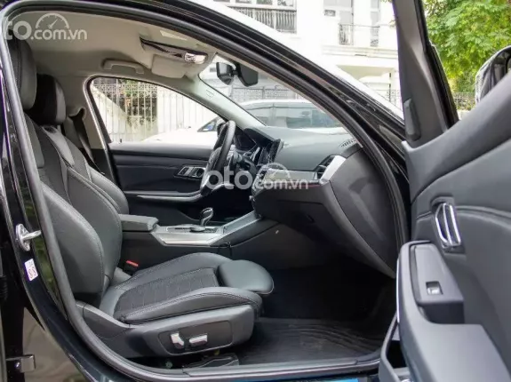 BMW 320i Sport Line 2022 - Full black cực ngầu