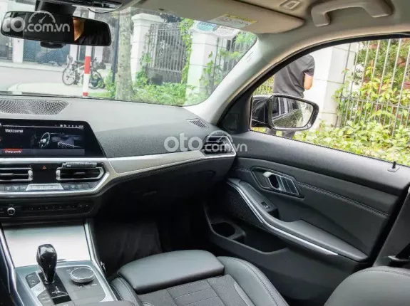 BMW 320i Sport Line 2022 - Full black cực ngầu