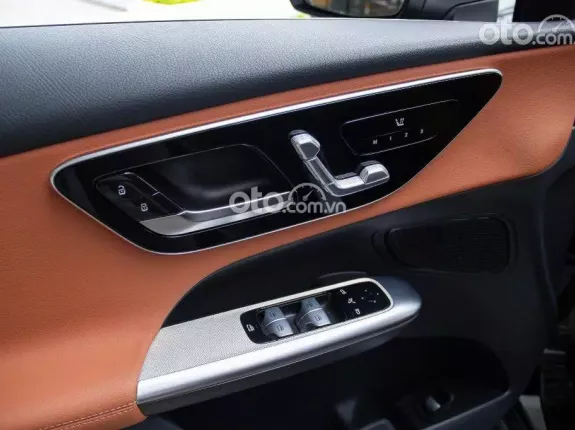 Mercedes-Benz GLC 200 4Matic 2023 - Sản xuất 2023 đăng ký lần đầu tháng 9/2024