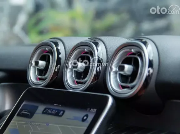 Mercedes-Benz GLC 200 4Matic 2023 - Sản xuất 2023 đăng ký lần đầu tháng 9/2024