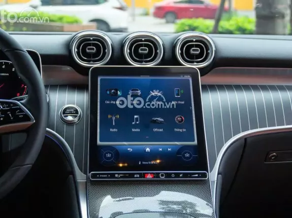 Mercedes-Benz GLC 200 4Matic 2023 - Sản xuất 2023 đăng ký lần đầu tháng 9/2024