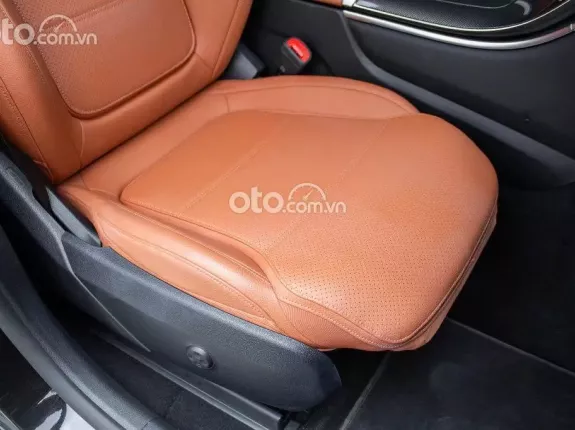 Mercedes-Benz GLC 200 4Matic 2023 - Sản xuất 2023 đăng ký lần đầu tháng 9/2024