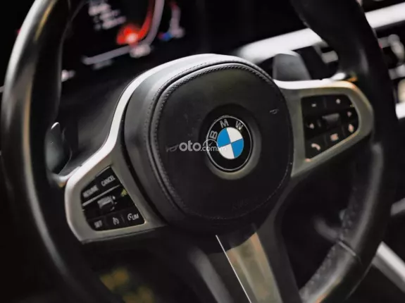 BMW 330i M Sport 2021 - Model 2022 màu xanh cực bén