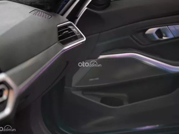 BMW 330i M Sport 2021 - Model 2022 màu xanh cực bén