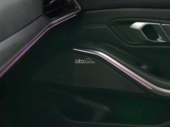 BMW 330i M Sport 2021 - Model 2022 màu xanh cực bén