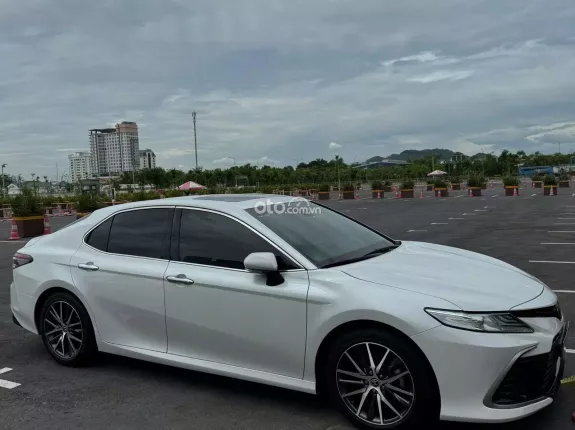 Toyota Camry 2.0Q 2022 - Xe đẹp, đủ hồ sơ, bảo hành full hãng