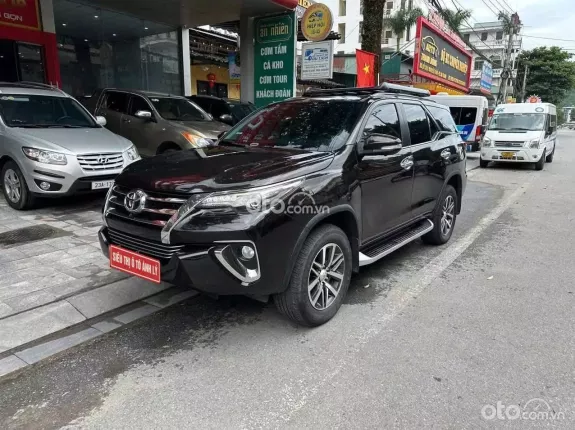 Toyota Fortuner 2.7 V 4X2 AT 2017 - SUV gầm cao chất lượng, keo chỉ máy số Zin
