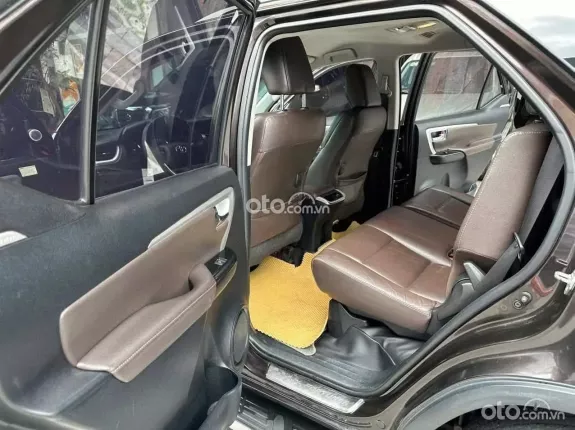 Toyota Fortuner 2.7 V 4X2 AT 2017 - SUV gầm cao chất lượng, keo chỉ máy số Zin