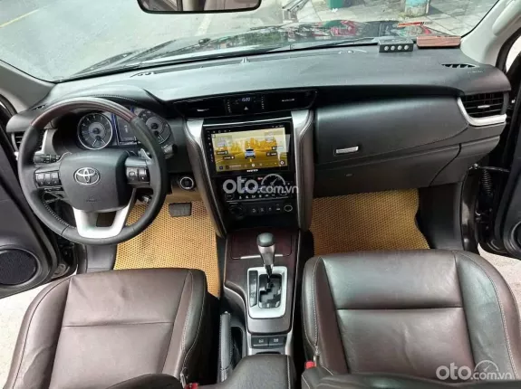Toyota Fortuner 2.7 V 4X2 AT 2017 - SUV gầm cao chất lượng, keo chỉ máy số Zin