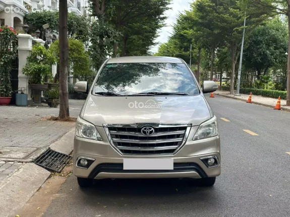 Toyota Innova 2.0V 2015 - Cập bến 1 em giá tốt cho ACE