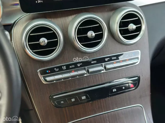 Mercedes-Benz GLC 200 V1 2022 - Xe một chủ mua mới từ đâu, nguyên zin bao check cả xe