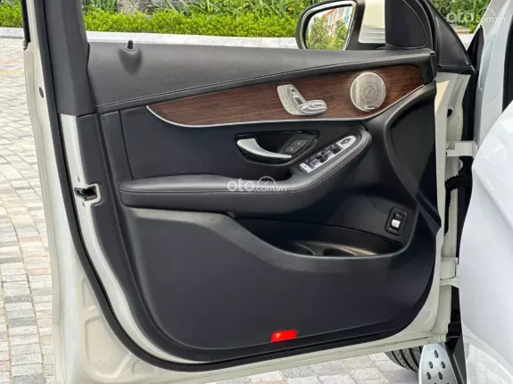 Mercedes-Benz GLC 200 V1 2022 - Xe một chủ mua mới từ đâu, nguyên zin bao check cả xe