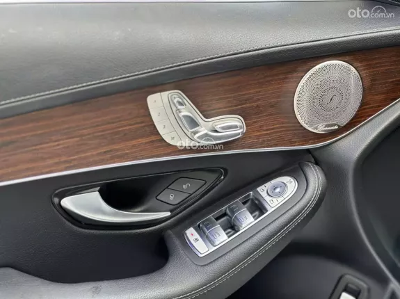 Mercedes-Benz GLC 200 V1 2022 - Xe một chủ mua mới từ đâu, nguyên zin bao check cả xe