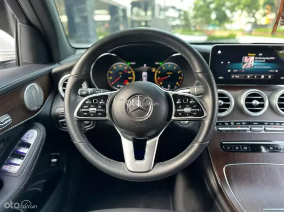 Mercedes-Benz GLC 200 V1 2022 - Xe một chủ mua mới từ đâu, nguyên zin bao check cả xe