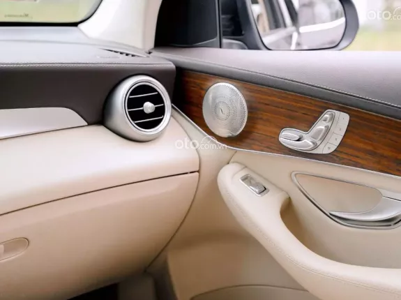 Mercedes-Benz GLC 200 V1 2022 - Đăng ký lần đầu T6/23 bảo hành chính hãng 3 năm