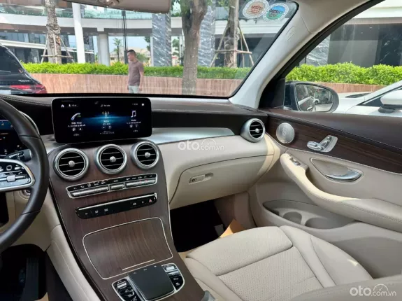 Mercedes-Benz GLC 200 V1 2022 - Đăng ký lần đầu T6/23 bảo hành chính hãng 3 năm