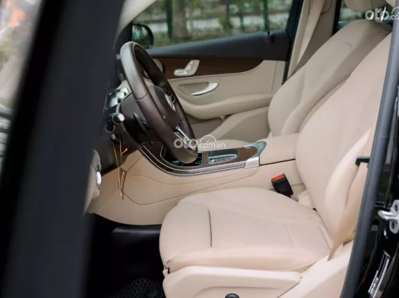 Mercedes-Benz GLC 200 V1 2022 - Đăng ký lần đầu T6/23 bảo hành chính hãng 3 năm