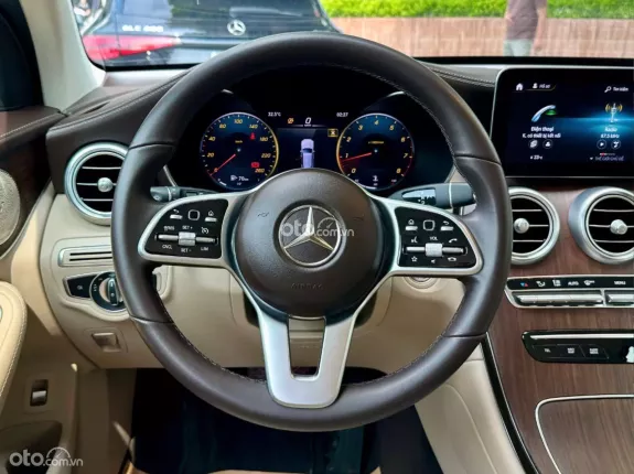 Mercedes-Benz GLC 200 V1 2022 - Đăng ký lần đầu T6/23 bảo hành chính hãng 3 năm