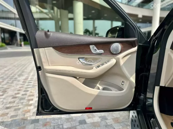 Mercedes-Benz GLC 200 V1 2022 - Đăng ký lần đầu T6/23 bảo hành chính hãng 3 năm