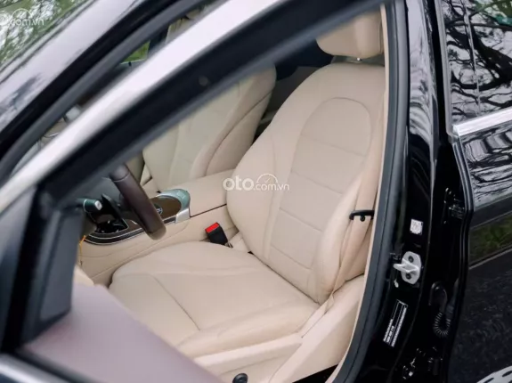 Mercedes-Benz GLC 200 V1 2022 - Đăng ký lần đầu T6/23 bảo hành chính hãng 3 năm