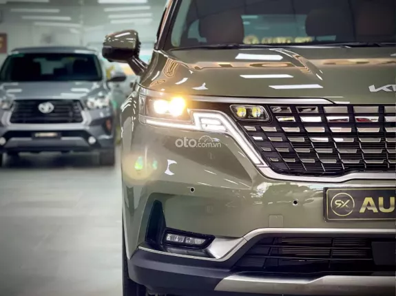 Kia Carnival 2.2D Signature 2024 - Màu Xanh Quân Đội - Nội thất nâu