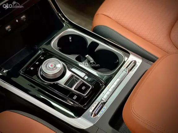 Kia Carnival 2.2D Signature 2024 - Màu Xanh Quân Đội - Nội thất nâu