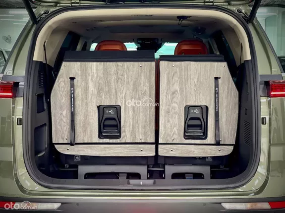 Kia Carnival 2.2D Signature 2024 - Màu Xanh Quân Đội - Nội thất nâu