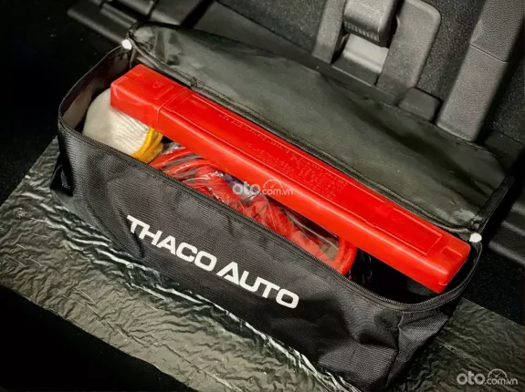 Kia Carnival 2.2D Signature 2024 - Màu Xanh Quân Đội - Nội thất nâu