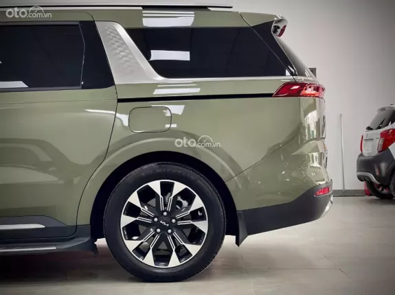 Kia Carnival 2.2D Signature 2024 - Màu Xanh Quân Đội - Nội thất nâu