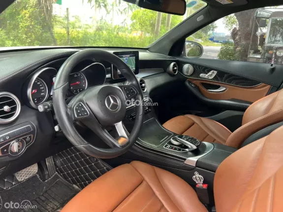 Mercedes-Benz GLC 300 4Matic 2018 - Cam kết chất lượng xe, không đâm đụng, tai nạn