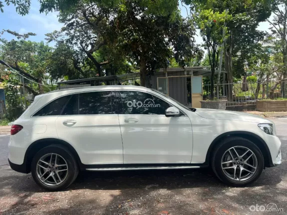 Mercedes-Benz GLC 300 4Matic 2018 - Cam kết chất lượng xe, không đâm đụng, tai nạn