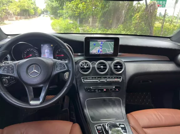 Mercedes-Benz GLC 300 4Matic 2018 - Cam kết chất lượng xe, không đâm đụng, tai nạn