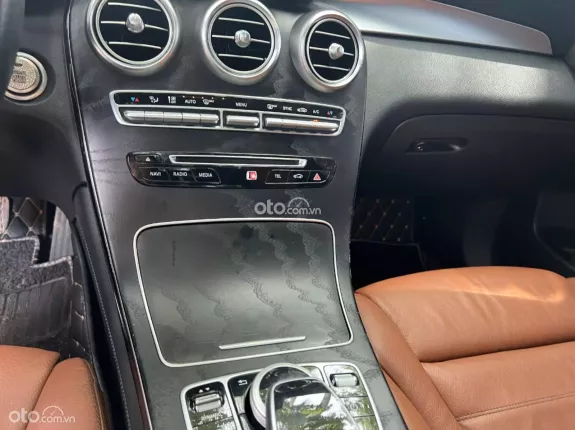 Mercedes-Benz GLC 300 4Matic 2018 - Cam kết chất lượng xe, không đâm đụng, tai nạn