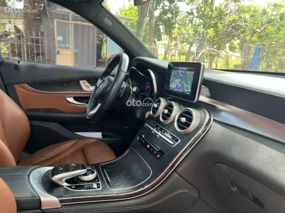 Mercedes-Benz GLC 300 4Matic 2018 - Cam kết chất lượng xe, không đâm đụng, tai nạn
