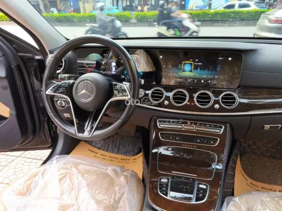 Mercedes-Benz E200 E200 2021 - Chất xe còn đẹp, nội thất siêu nét