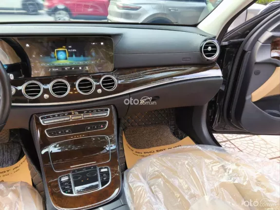 Mercedes-Benz E200 E200 2021 - Chất xe còn đẹp, nội thất siêu nét