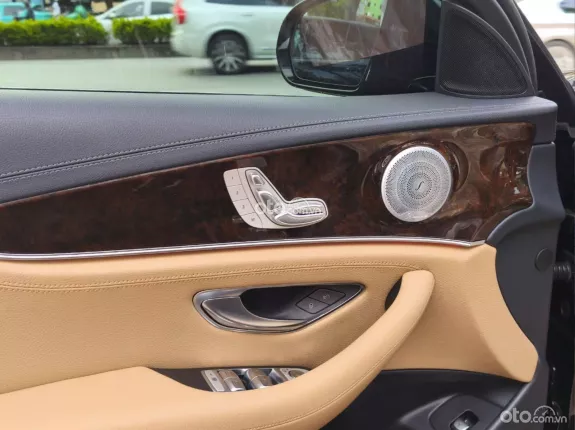 Mercedes-Benz E200 E200 2021 - Chất xe còn đẹp, nội thất siêu nét