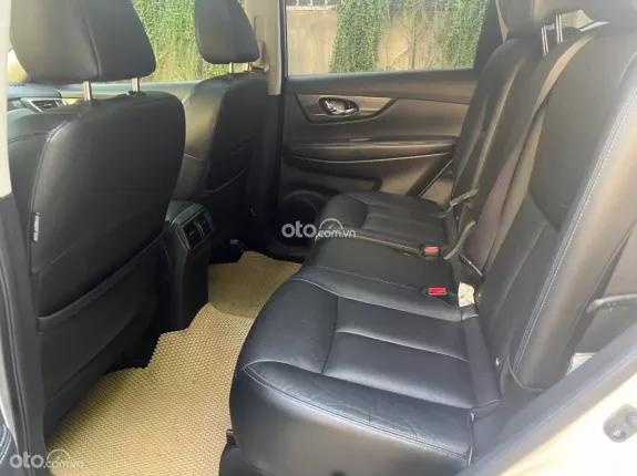 Nissan X trail 2.5 SV 4WD 2016 - Full option