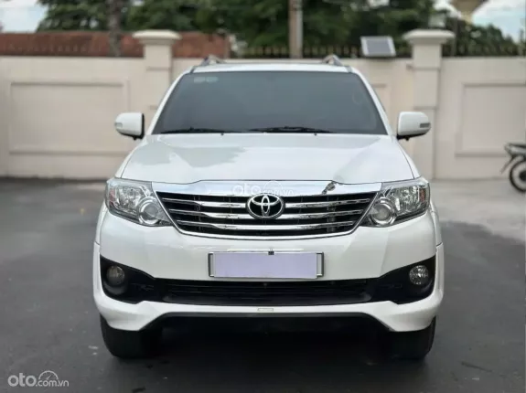 Toyota Fortuner 2.7 V 4X2 AT 2015 - Nước sơn còn đẹp, bao check thoải mái