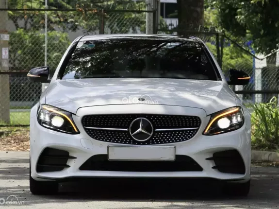 Mercedes-Benz C300 AMG 2019 - Trắng Đen