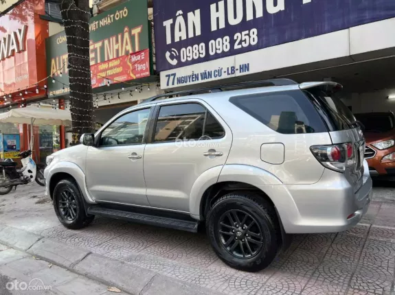 Toyota Fortuner 2.7 V 4X2 AT 2015 - Hỗ trợ Bank 60%