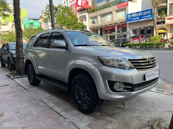 Toyota Fortuner 2.7 V 4X2 AT 2015 - Hỗ trợ Bank 60%